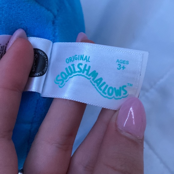 Aggretsuko 6 inch squishmallow - Picture 4 of 4